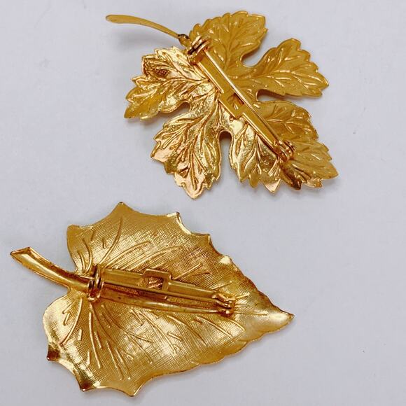 VTG Set of 2 Leaf Brooches Gold Tone Mid Century Fall Autumn Scarf Harvest Pins - Picture 9 of 10